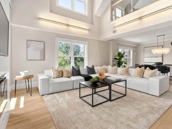 55 Park St #Penthouse 4a, Brookline, MA 02446