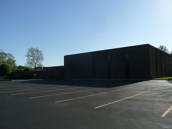 4th image of 600 Union Blvd