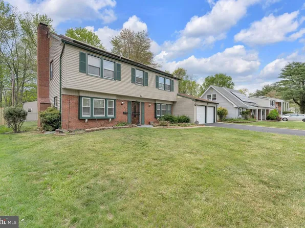 13 Northampton Dr, Willingboro, NJ 08046