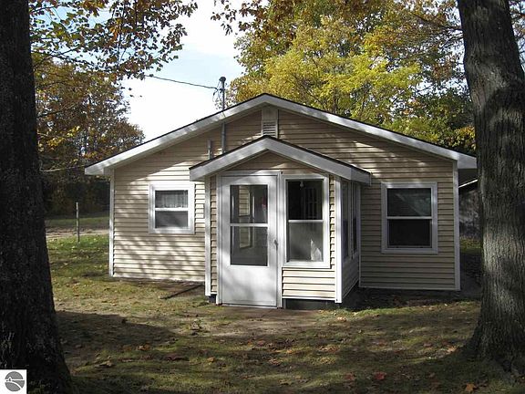 3rd image of 3293 Lincoln Dr NE