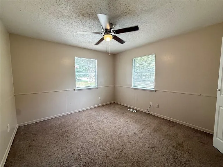 2205 Dogwood Pl — Photo 6