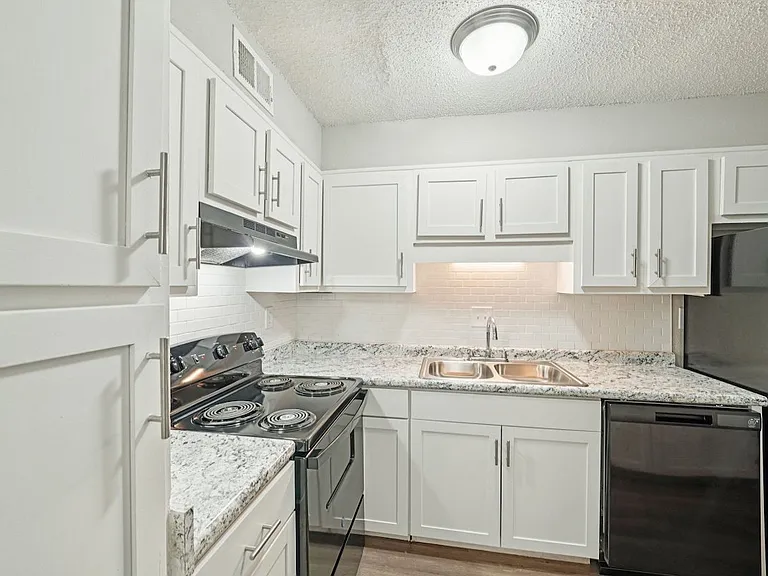 Hills at Hoover Apartments — Photo 20