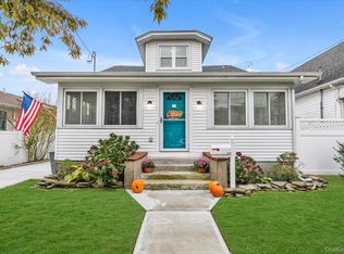 1894 Commonwealth Ave, Merrick, NY 11566