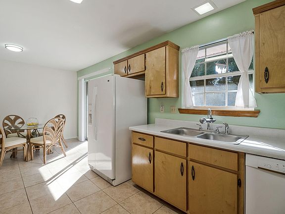 3rd image of 5708 Bentley Cir