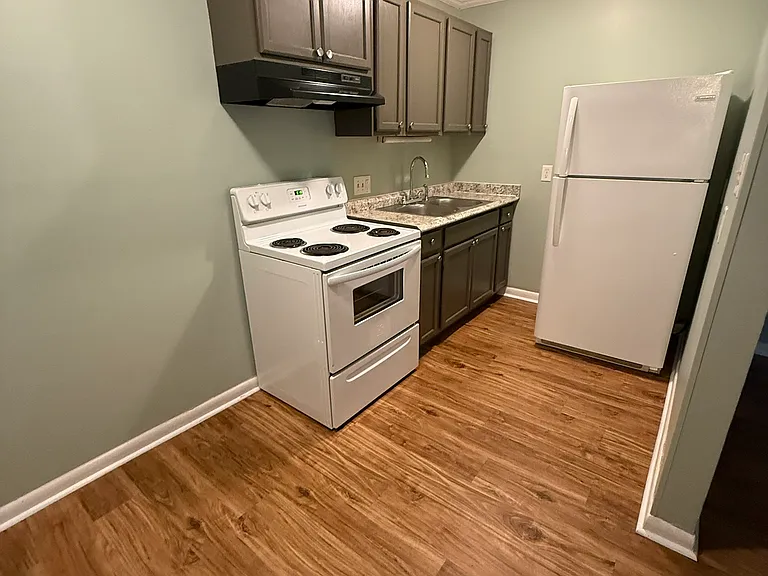Lakewood Apartments — Photo 14