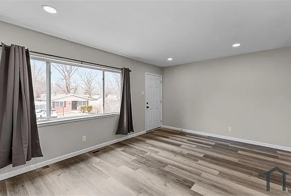 138 Monteith Cir — Photo 11