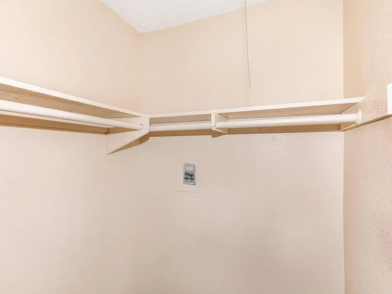 Dorado Plaza Apartments — Photo 49