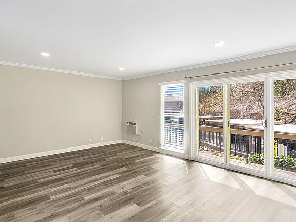 3rd image of 2063 Ascot Dr Unit 118