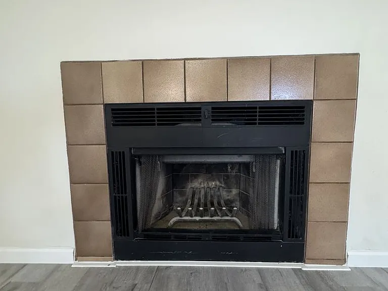 850 S River Dr — Photo 16