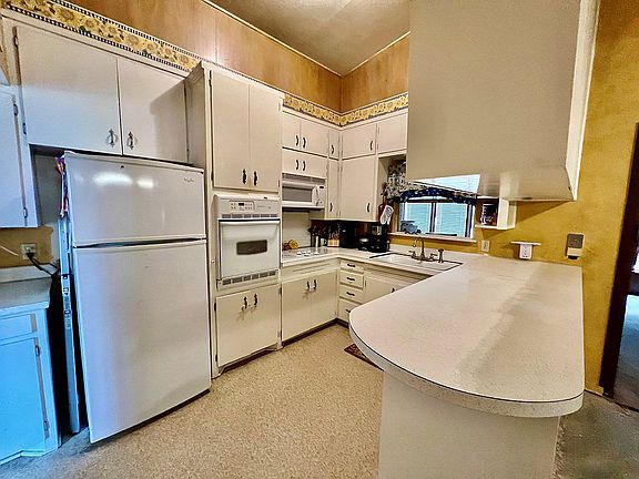 3rd image of 2620 Beechwood St