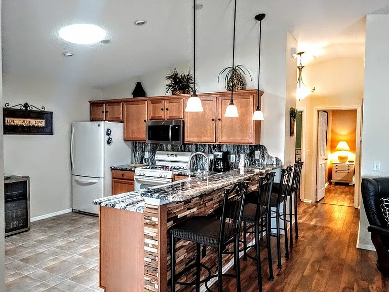 2390 Southern Oak St — Photo 6