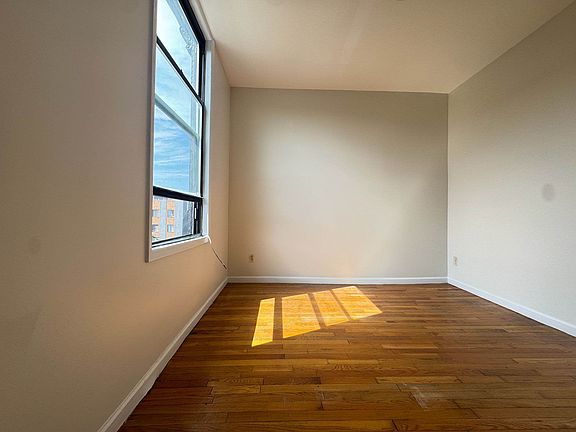 4th image of 249 Wilson Ave #2