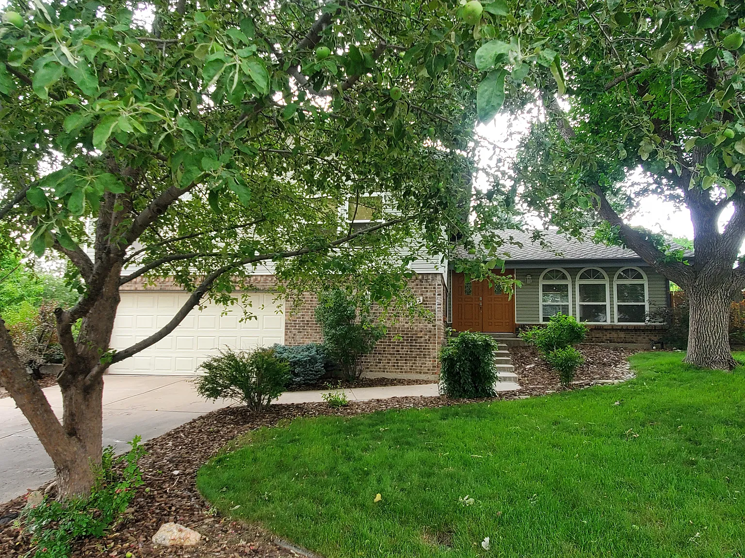 5 bed, 2855 sqft, $3,400 — Photo 2