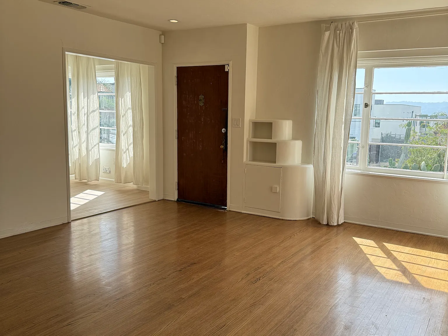 708 N Benton Way — Photo 2