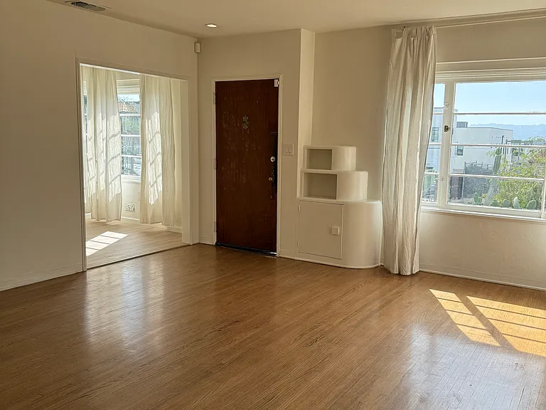 708 N Benton Way — Photo 2