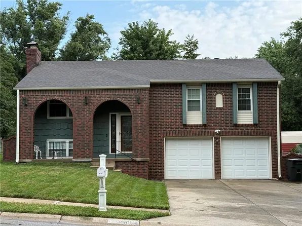 2901 NW Castle Dr, Blue Springs, MO 64015