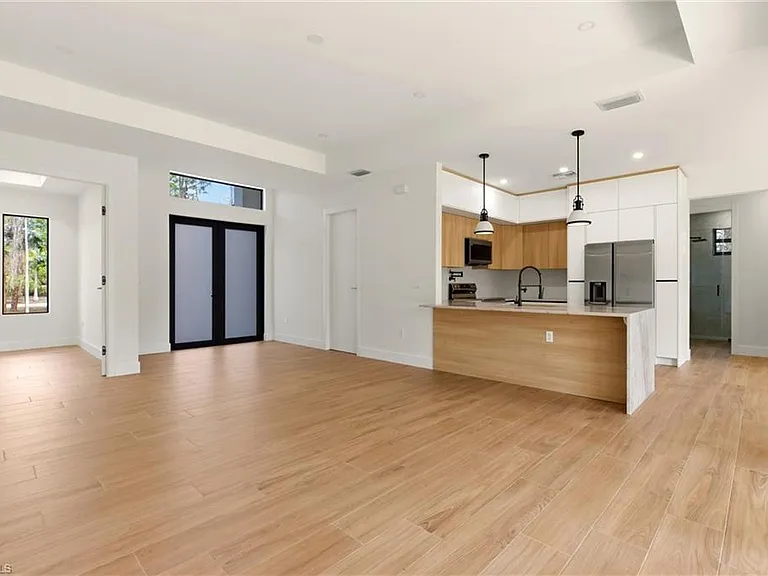 1514 47th Ave NE — Photo 8