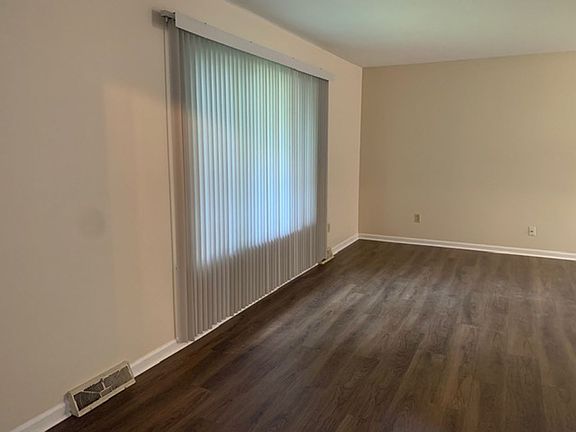 2nd image of 3864 Sundart Dr