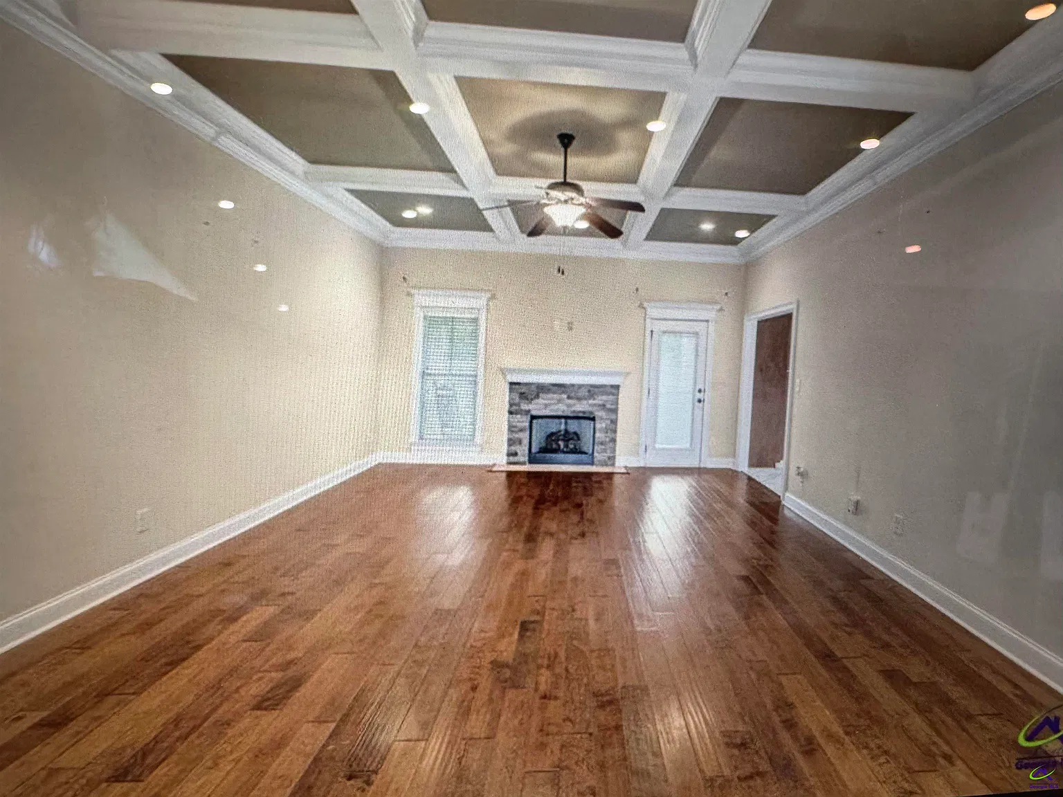 3 bed, 2.0 bath, 1645 sqft, $2,100 — Photo 2