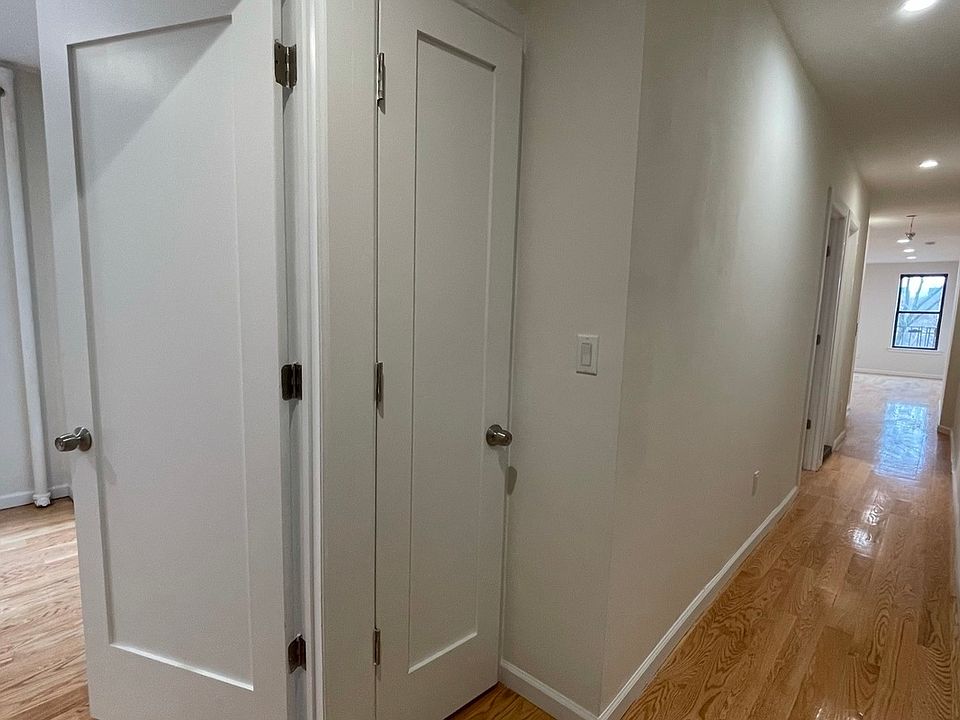 1st image of 21 Central Park N #52