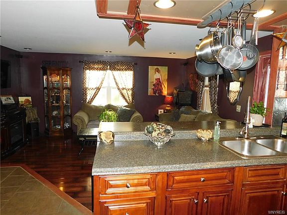 5th image of 244 Chamberlin Dr