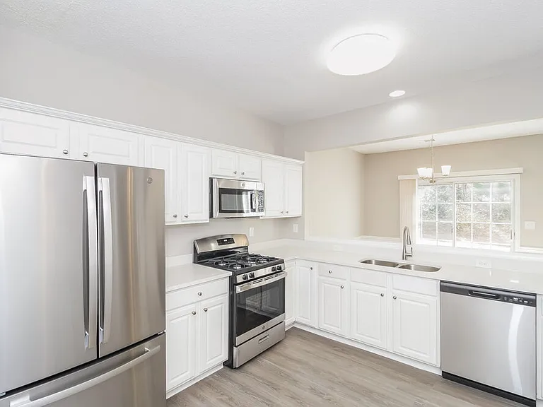 191 Regent Pl — Photo 11