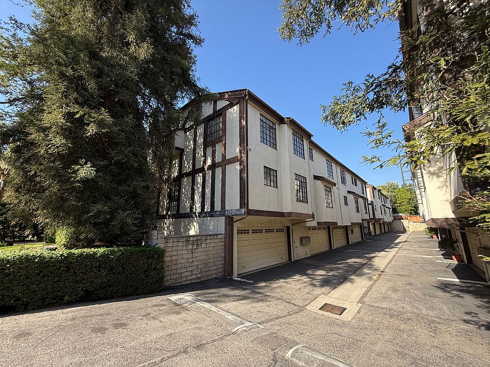 1st image of 1122 Campbell St APT 1