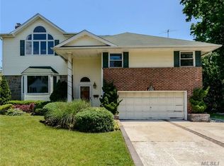 182 Salem Rd, Westbury, NY 11590