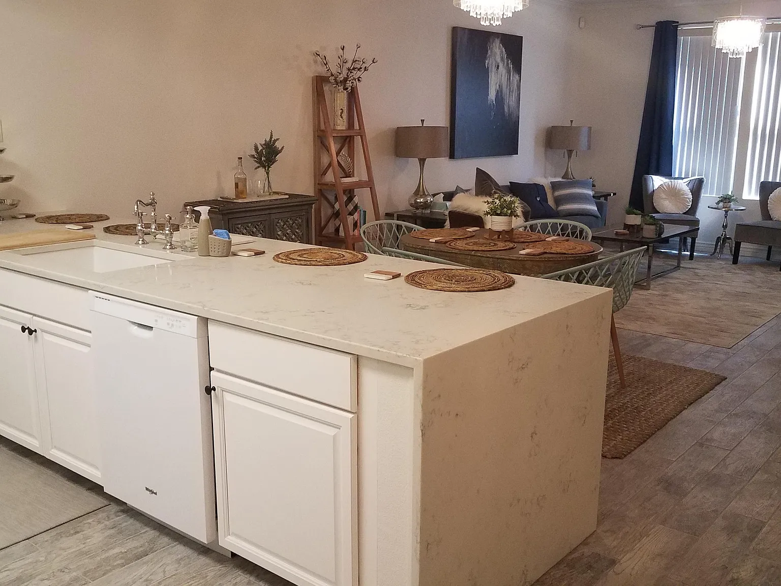 3 bed, 2.0 bath, 1326 sqft, $3,500 — Photo 2