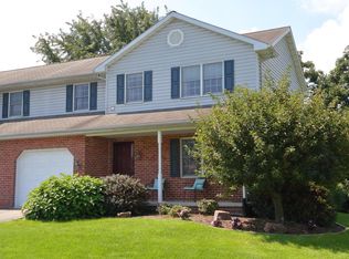 914 Cacoosing Dr, Sinking Spring, PA 19608