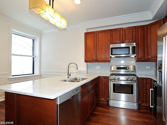 5th image of 323 W Webster Ave APT 1E
