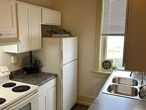 4th image of 125 E Saint Louis St APT 2