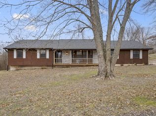 1552 W Oak Ridge Ct, Nixa, MO 65714