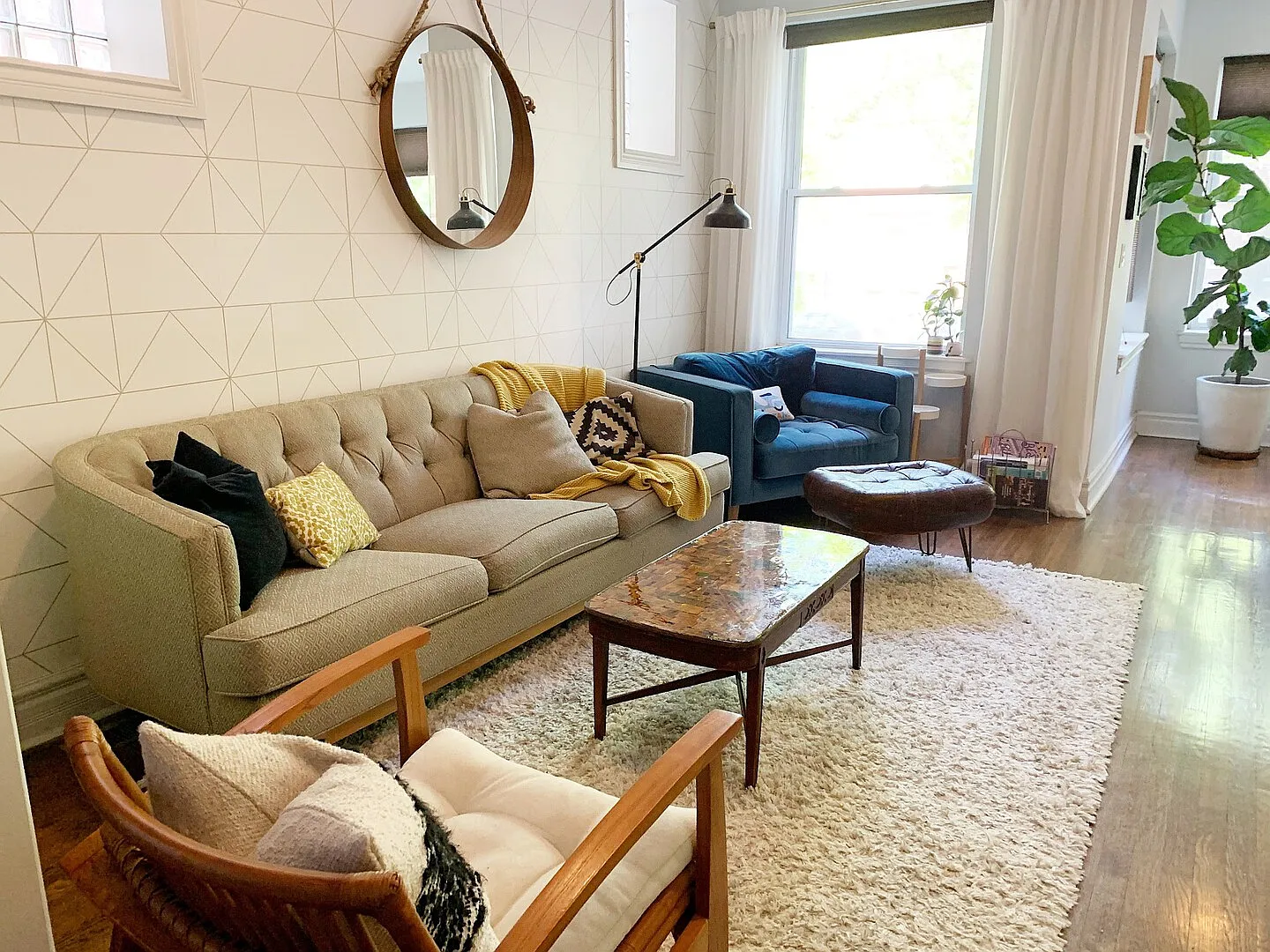 Large Furnished 2br Duplex In Great Location — Photo 2