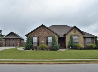 2000 Sandpiper Ave, Lowell, AR 72745