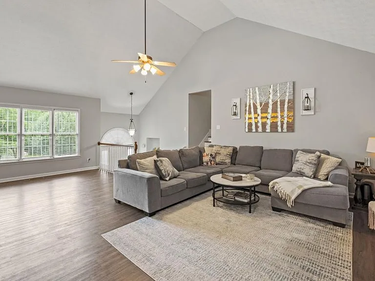 122 Brookhaven Ln — Photo 4