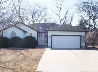 6745 SW Hamptonshire Ln, Topeka, KS 66614