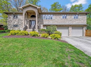 11 Ridge View Dr, Scranton, PA 18504