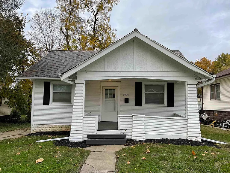 2706 Crown Point Ave — Photo 1