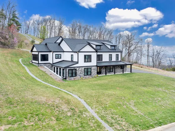 769 Summit Dr, Rocky Mount, VA 24151