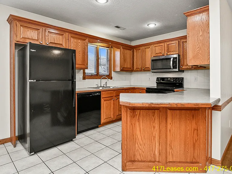 1261 E Lakewood St — Photo 13
