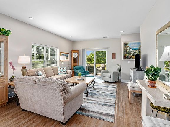 5th image of 3851 Sangra Ave SW