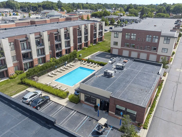 42 West Apartments — Photo 13
