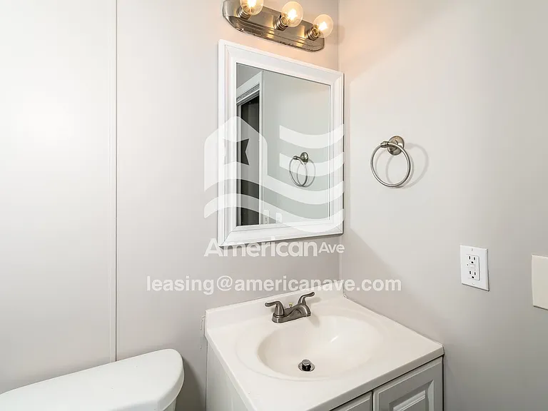 30464_013_bathroom_12798439.jpg