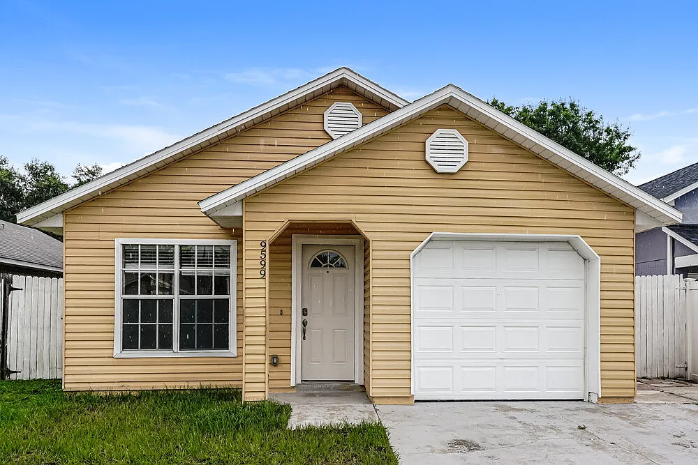 3 bed, 2.0 bath, 1248 sqft, $1,900 — Photo 1