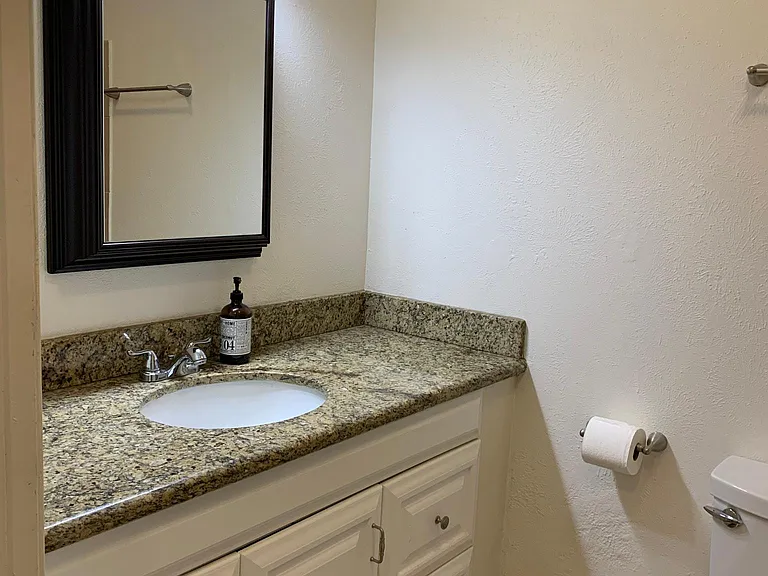 2612 Greenwood Ln — Photo 13