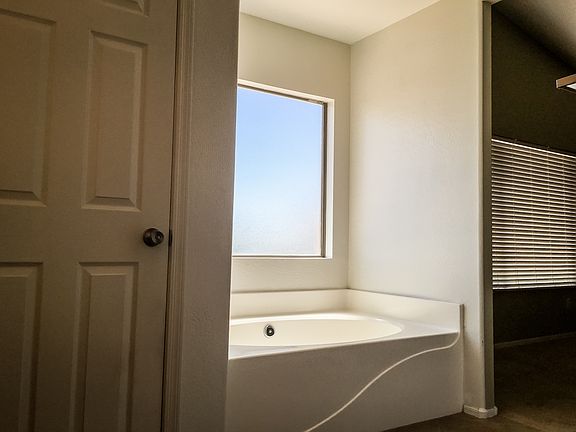 4th image of 23225 W Yavapai St