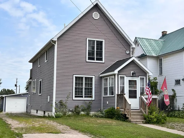 527 Maple St, Sault Sainte Marie, MI 49783
