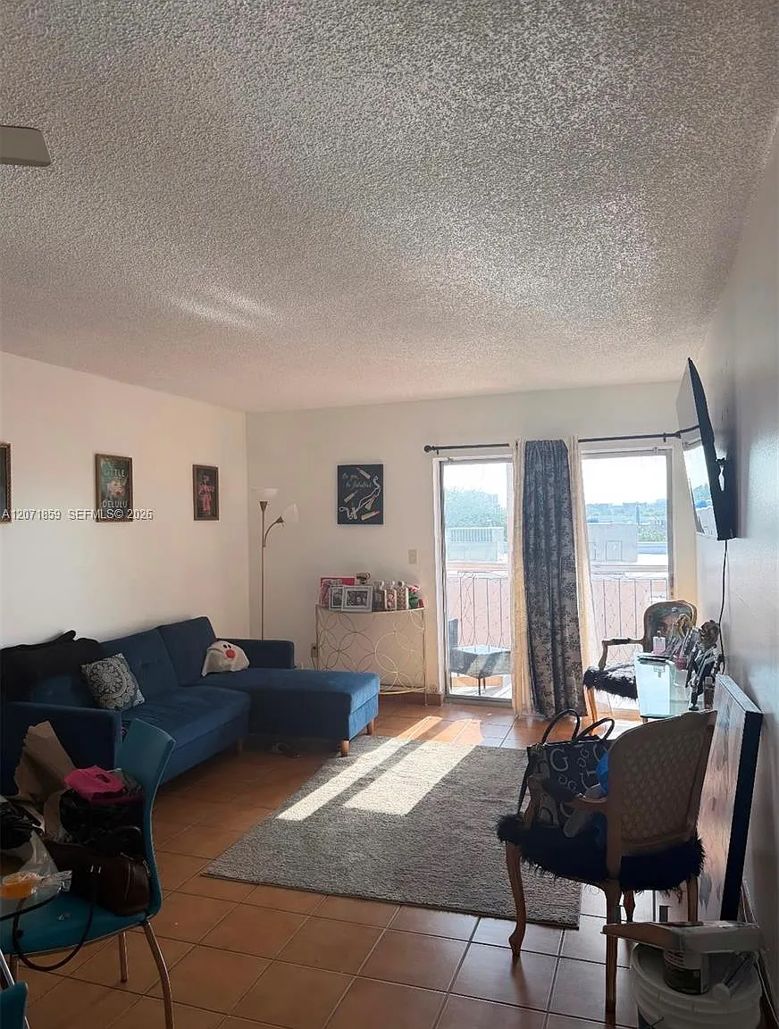 2 bed, 1.0 bath, $2,400 — Photo 3