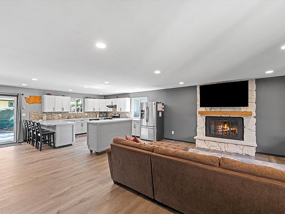 3rd image of 1008 Concord Way